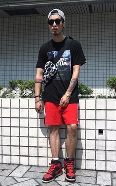 小紅短褲