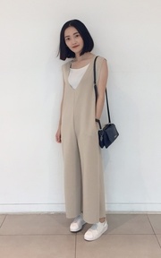 杏色寬版吊帶褲