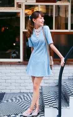 時尚穿搭：復古蕾絲水藍色洋裝