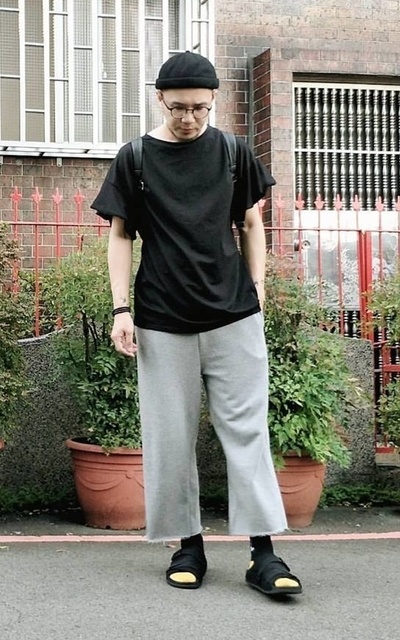 荷葉邊男孩