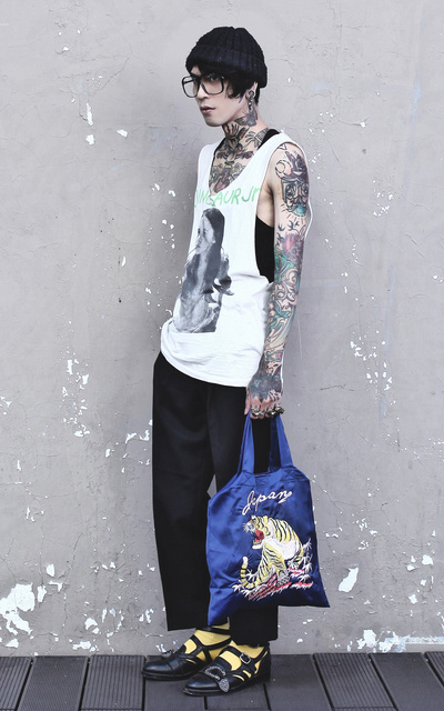 LOOK 12