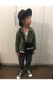 很久沒來 發現兒子大了 沒變的是後面的衣櫥XD