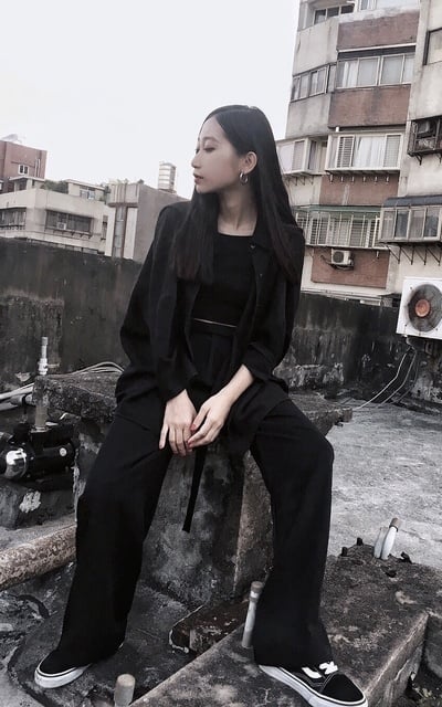 ALL BLACK 黑色西裝料質落地寬褲