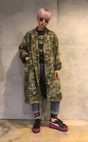 熱愛迷彩的女子