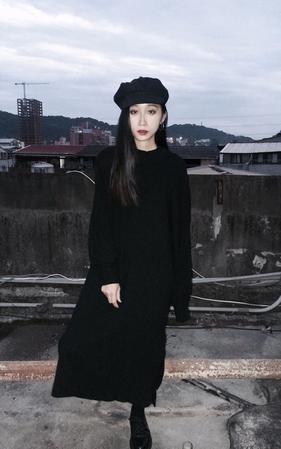 秋冬黑色長版毛衣穿搭