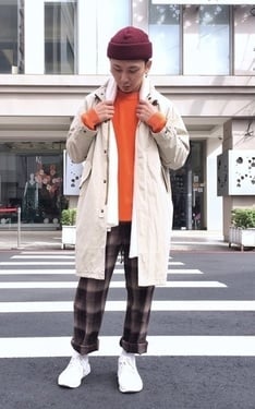 長版大衣+格紋長褲+圍巾