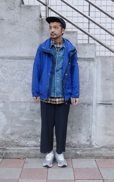 990