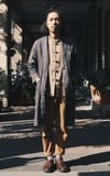 OMAKE 亞痲單釦長袍的時尚穿搭