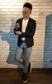 走一個smart casual路線