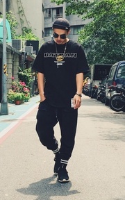 BORN2WEAR