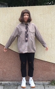 焦糖格子襯衫佐巧克力領帶