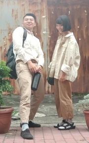 米白同色系夏日情侶穿搭