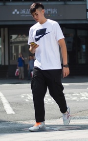 Nike sport pack logo 白T 穿出Skr新態度