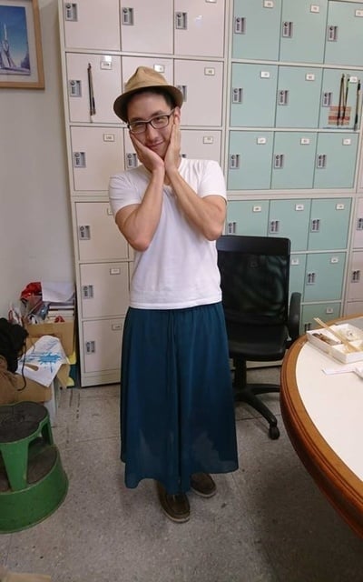 穿搭主题:穿裙子的男孩