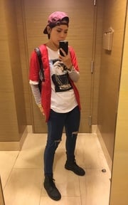 把醜棒球制服搭配出自己的態度,跩貓訴說了一切
