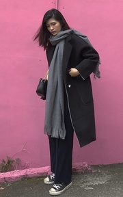 黑色