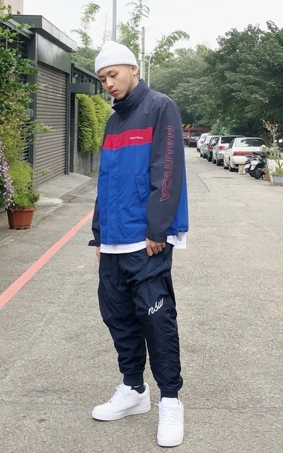 白鞋恐慌症發作中