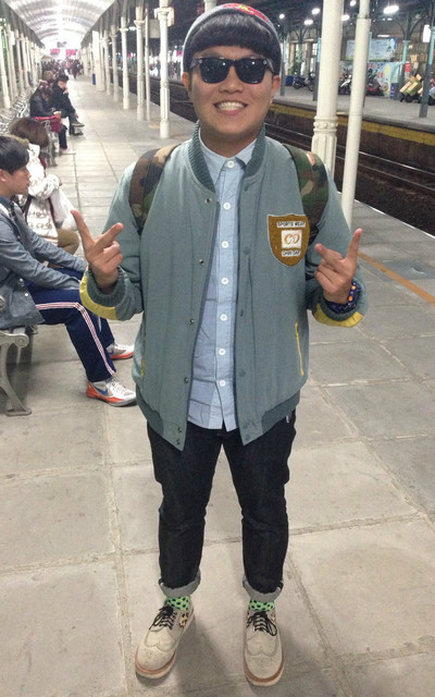 穿老爸的古著逛古著市集