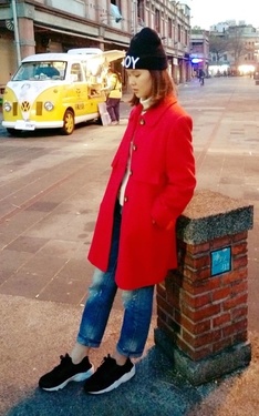 時尚穿搭：媽媽的紅色大衣