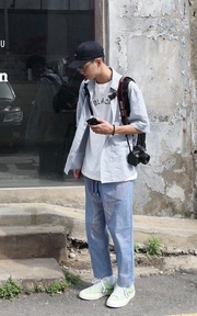 淡淡的藍?