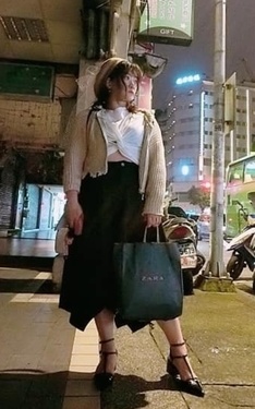 第一次穿人家挑給我的衣服(害羞成河豚.jpg)