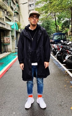 BORN2WEAR
