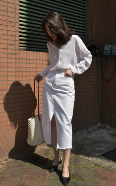 W white