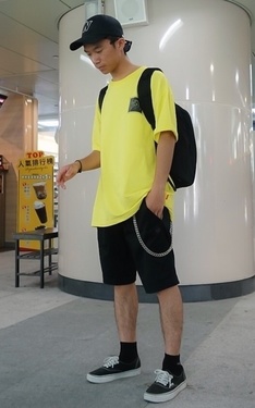 螢光色要吧？ by louis @huangshing
