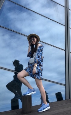 air in blue