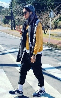 Black & Yellow