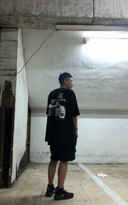 純黑