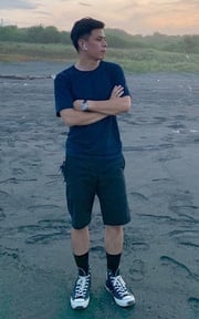 夏日海攤散步