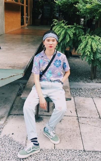 "嗨美女，要買衝浪板嗎？"