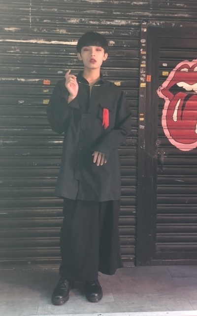黑色 金色 紅色