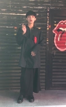 黑色 金色 紅色