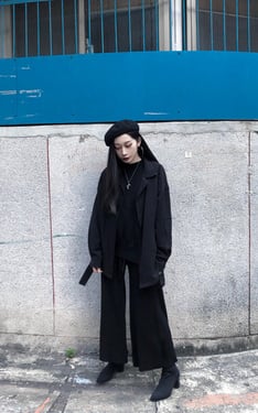 BLACK 