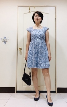 時尚穿搭：0918淡藍白花紋高腰洋裝