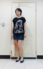 黑色個性短T+牛仔短裙