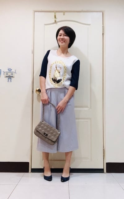 白底兔子短袖+淺色寬管褲