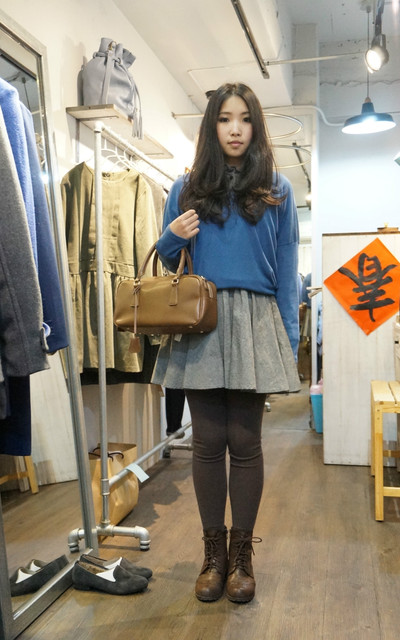臭臉俏皮女孩