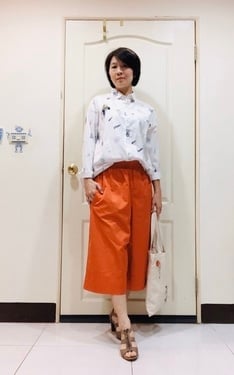 白色襯衫+亮裙寬褲