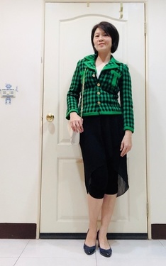 時尚穿搭：綠色格子外套+黑色假二件內搭褲