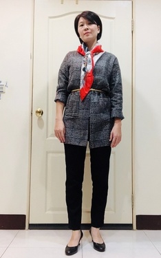 格子長外套+領巾+黑西裝褲