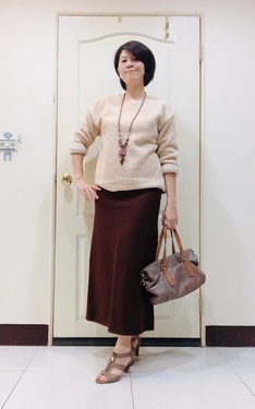 時尚穿搭：米色+咖啡  好長的長裙啊