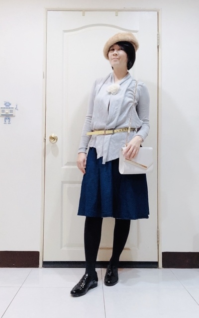 灰色針織+牛仔裙