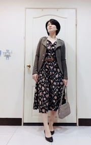 碎花背心洋裝＋軍綠外套