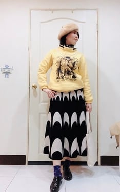 黃棉T+針織8片裙+牛津鞋+紫襪子