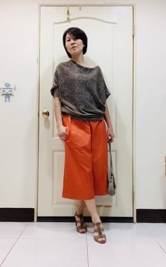 駝色針織+桔寛褲