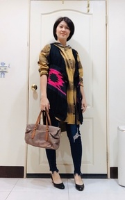 寬鬆格紋襯衫+黑桃紅長背心