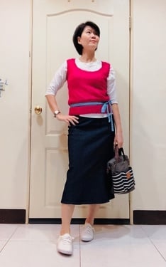 桃紅背心+牛仔裙